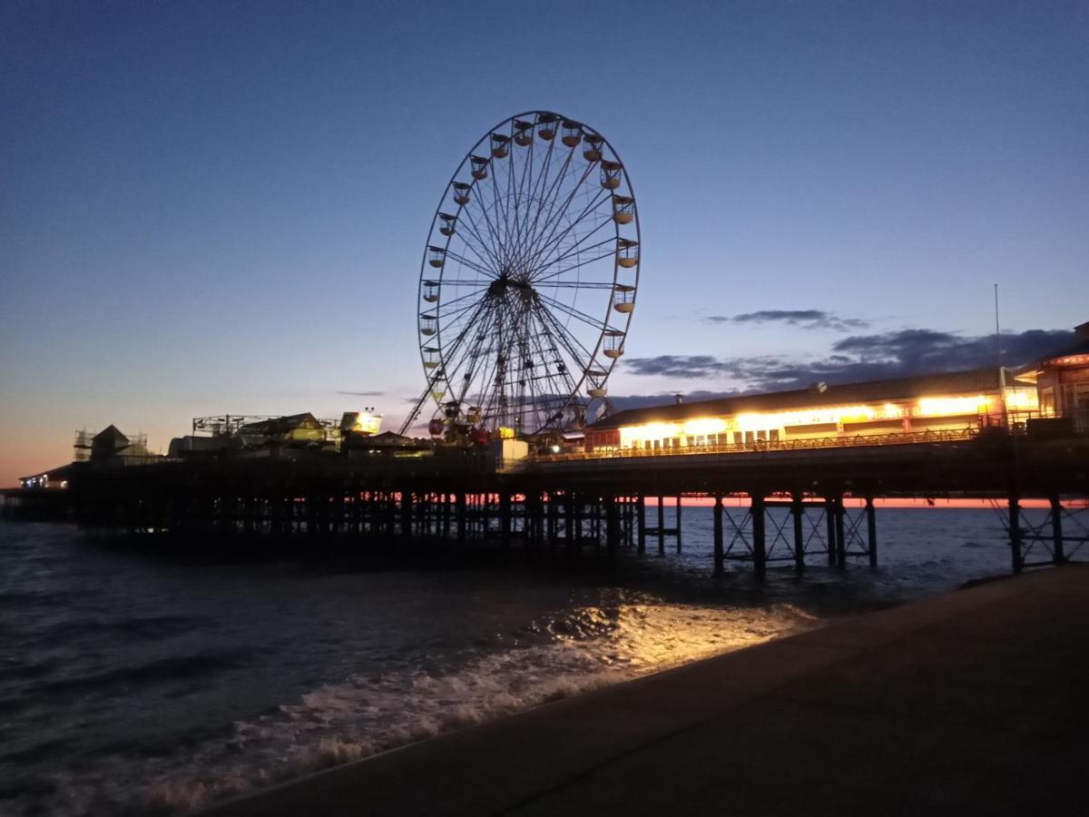 Mayfair Hotel Blackpool Extérieur photo